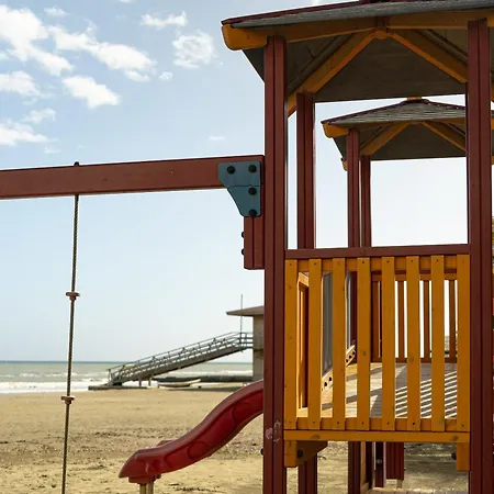 Beachfront Makenzy Apartamento *