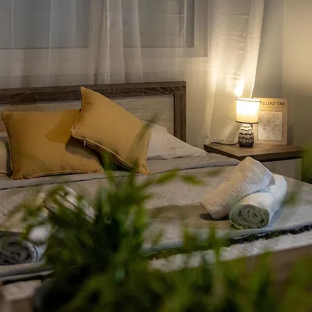 Beachfront Makenzy Apartamento Larnaca