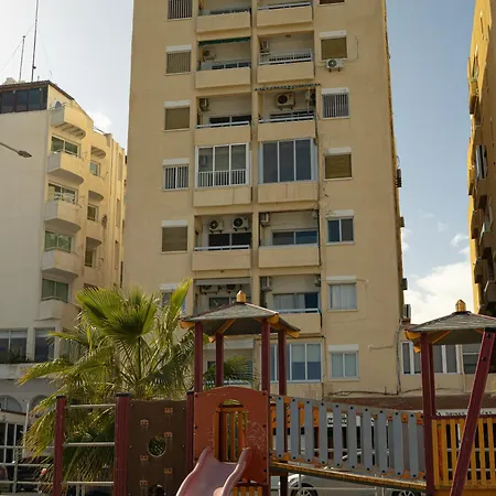 Beachfront Makenzy Apartamento *