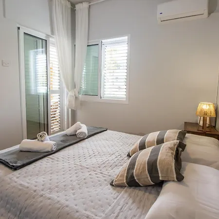 Beachfront Makenzy Apartamento *