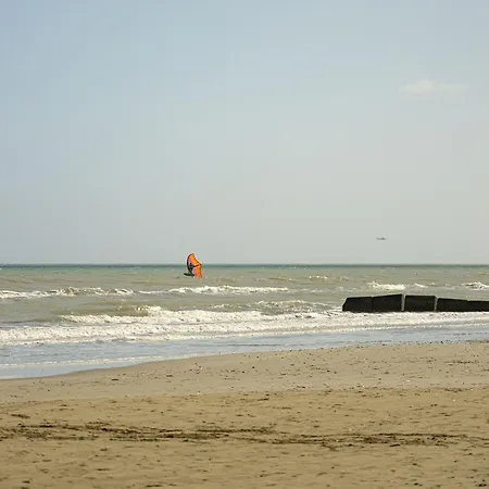 Beachfront Makenzy Apartamento Larnaca