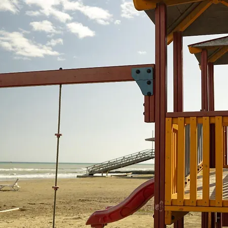 Beachfront Makenzy Apartamento *